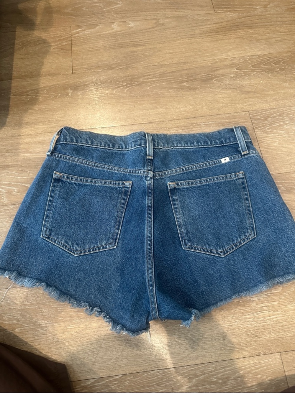 Sunday Best/Aritizia Size 28 Dark Blue Denim Frayed-Hem Women's Jean Shorts - Picture 2 of 3